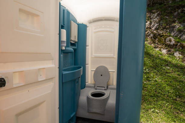 Best Portable restroom trailer rental  in High Point, FL